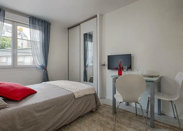 Studio Cosy + Hyper-Centre + Netflix