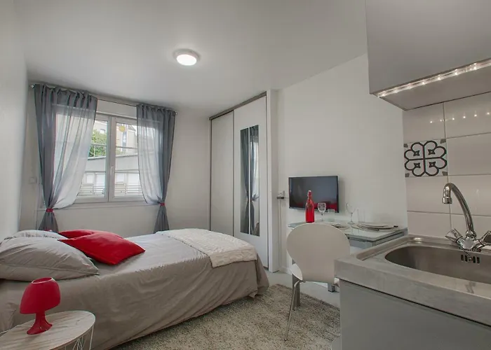 Studio Cosy + Hyper-Centre + Netflix